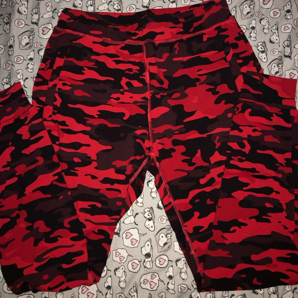 Alphalete LE Red Camo Jogger Large